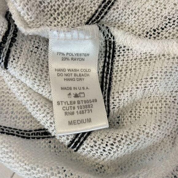 Striped Cropped Boutique V-Neck Lightweight Sweater - Picture 4 of 4